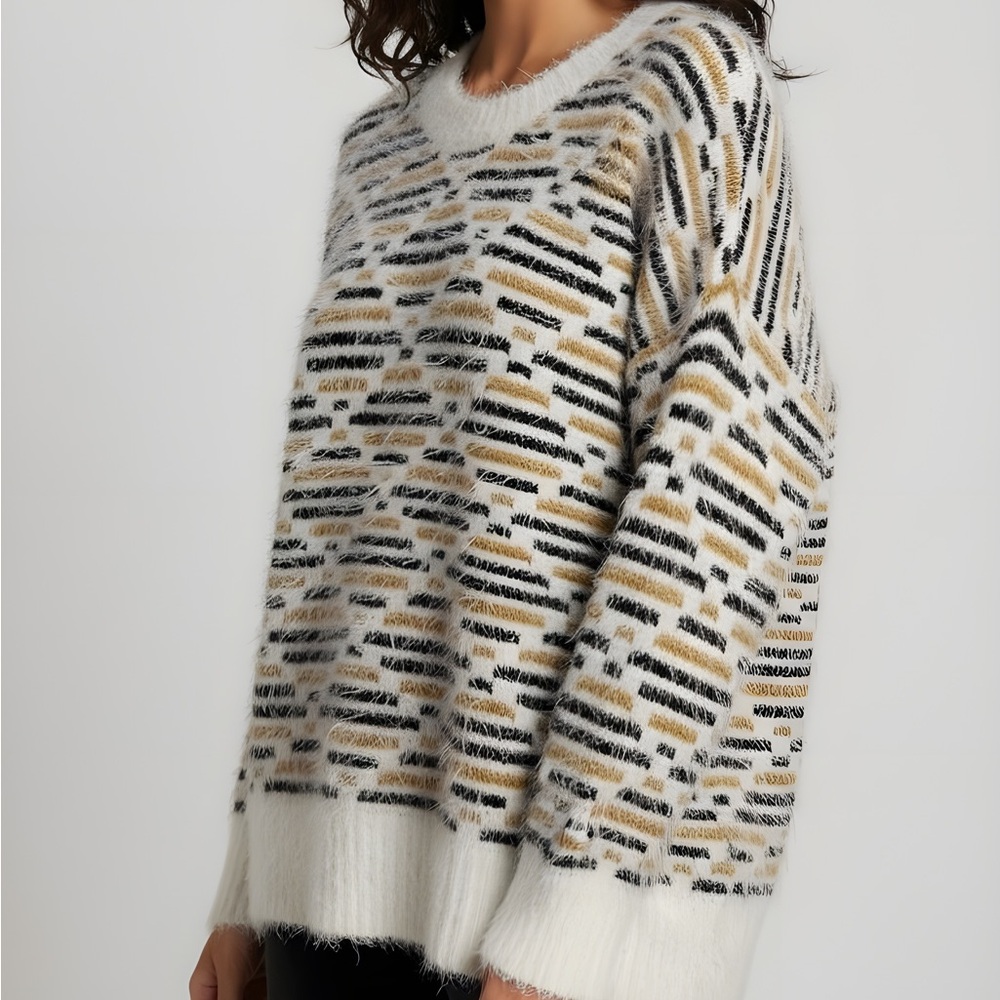 Amoli Fuzzy Diamond‎ Pattern Graphic Print Sweater -- S/M